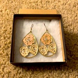 Gorgeous pink and cream dangle earrings!!